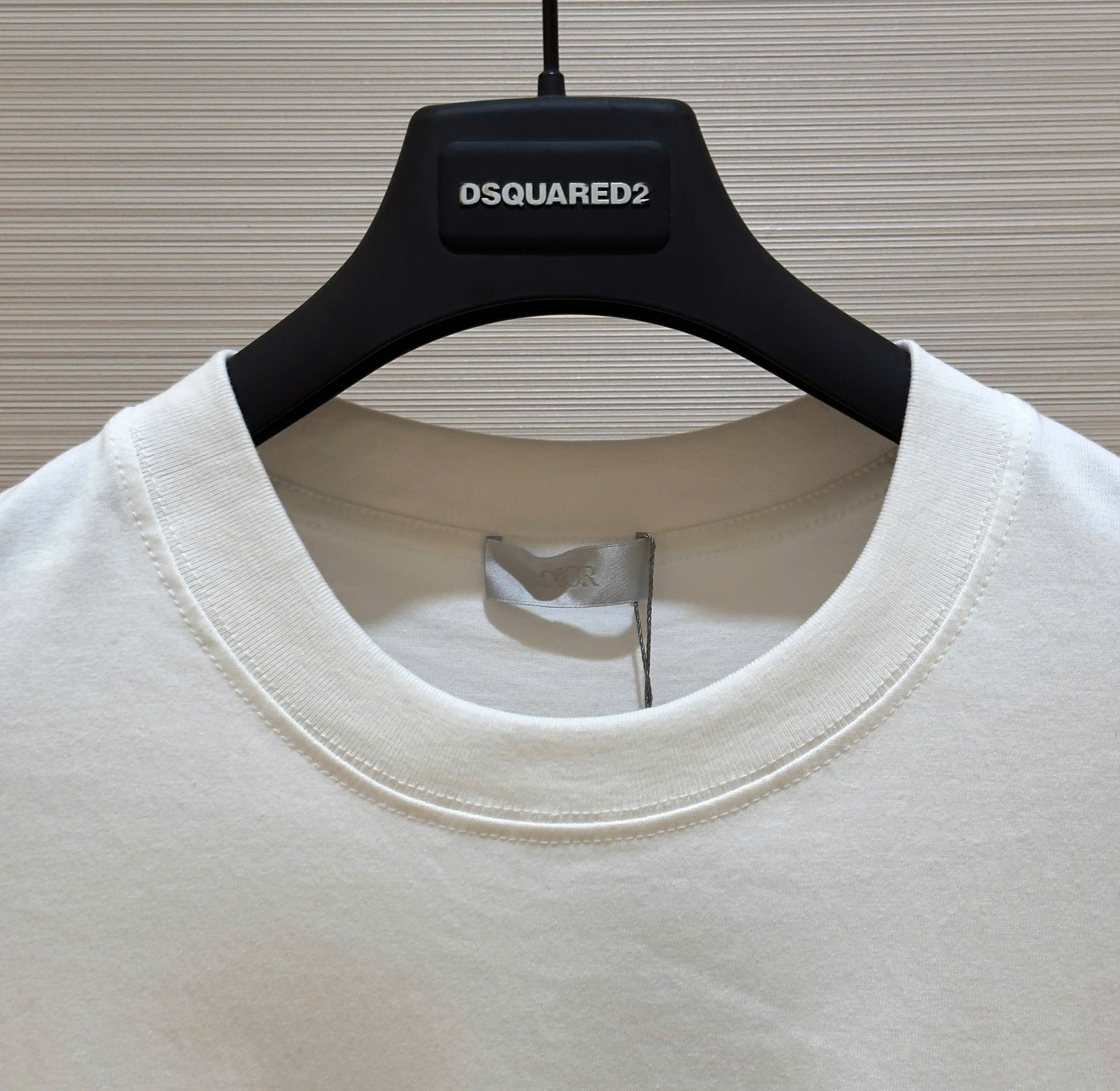 Áo phông T-shirt Dior CD Trắng logo chữ Xanh thêu ngực Like Auth on web DDT